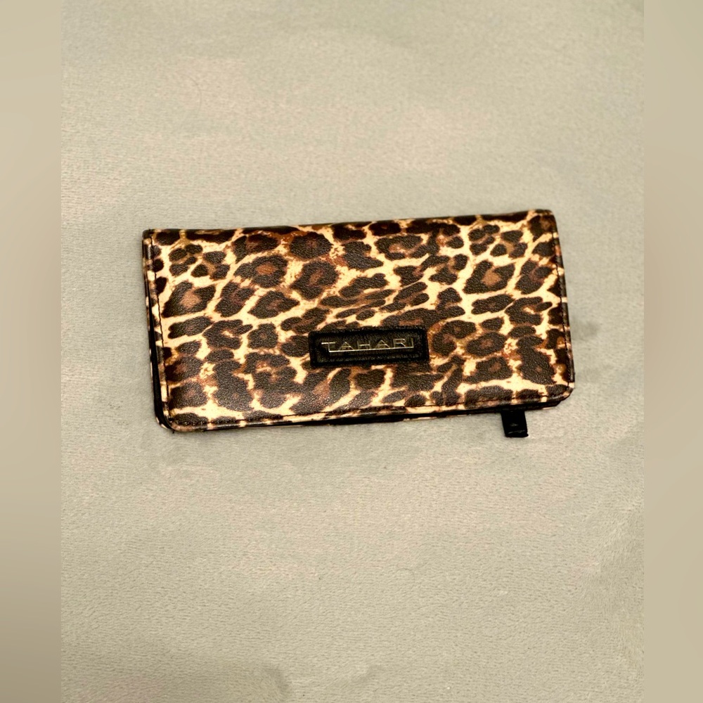Tahari wallet